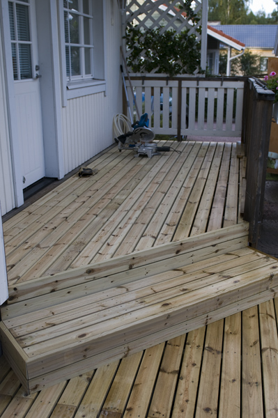 Terassi 43.jpg - vielä pelit ja vehkeet pois niin valmis!